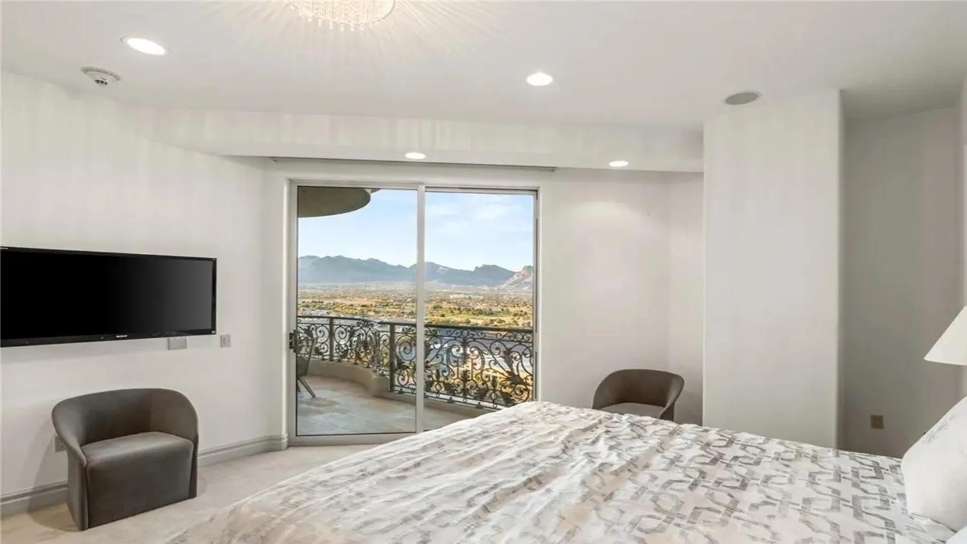 Three Bedroom Top Luxury Apartment With Private Express Elevator لاس فيغاس