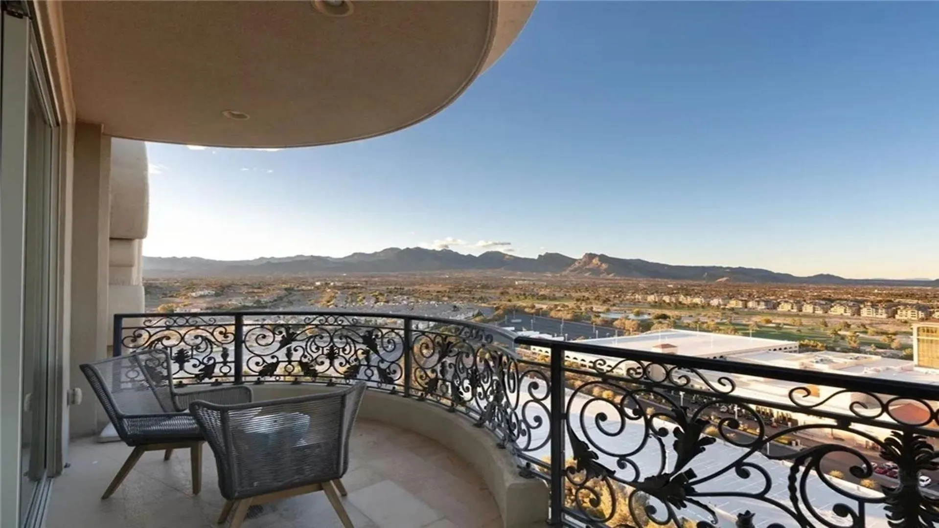 Three Bedroom Top Luxury Apartment With Private Express Elevator لاس فيغاس