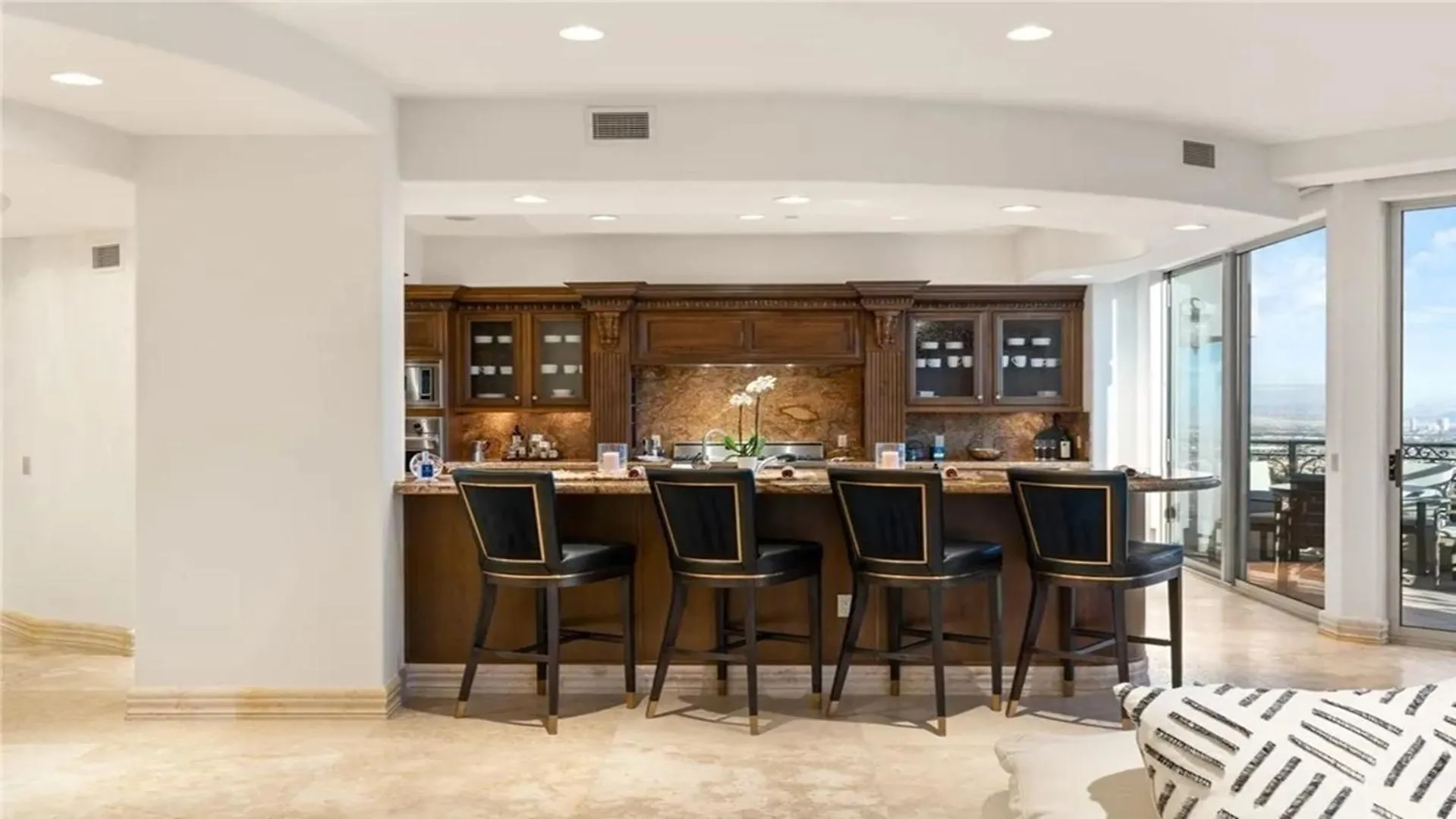 Three Bedroom Top Luxury Apartment With Private Express Elevator لاس فيغاس