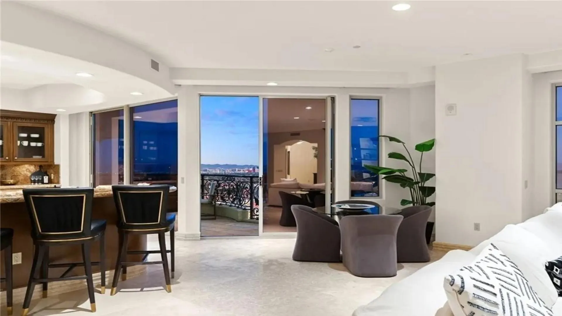 Three Bedroom Top Luxury Apartment With Private Express Elevator لاس فيغاس الولايات المتحدة الأمريكية