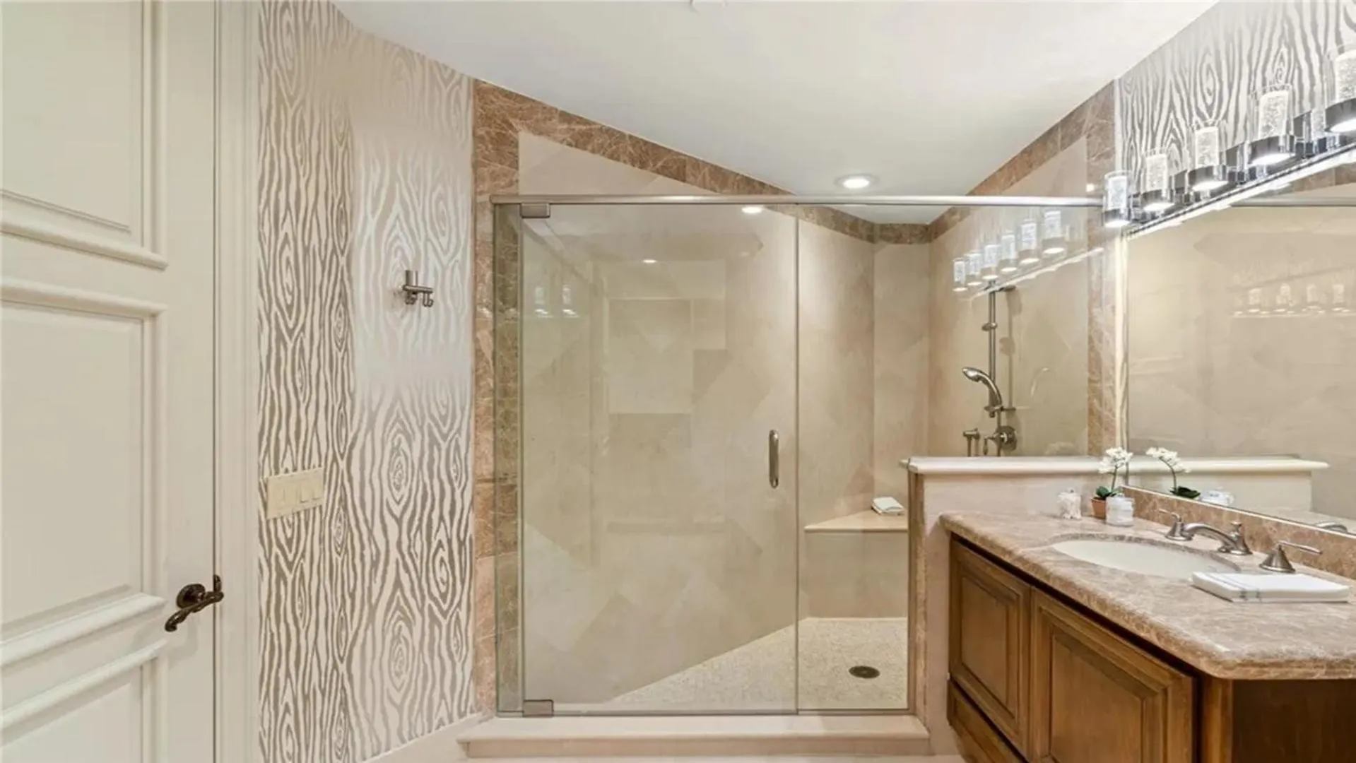 Three Bedroom Top Luxury Apartment With Private Express Elevator لاس فيغاس